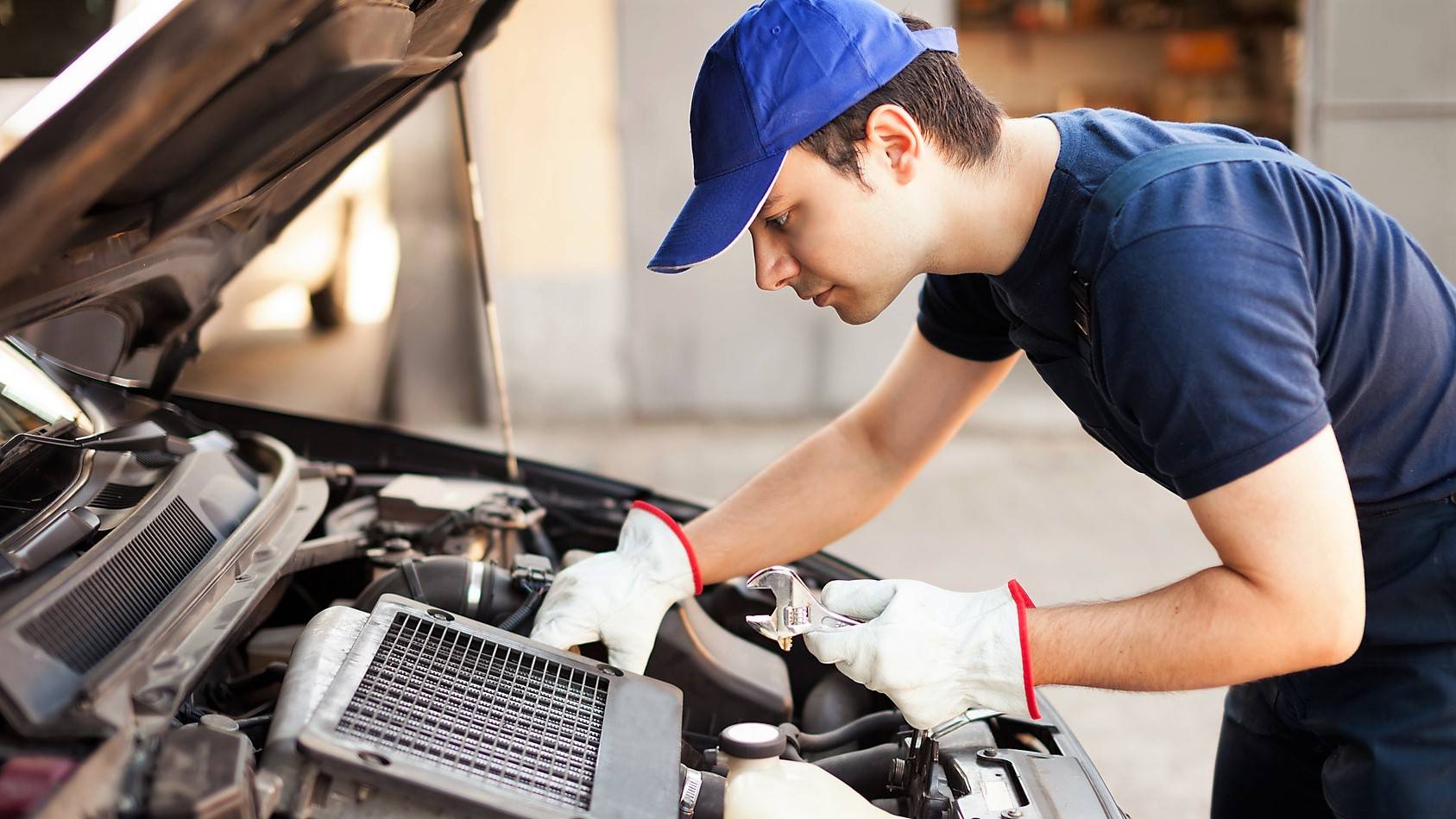 Почему ремонт автомобиля нужно доверить только специалистам автосервисов?