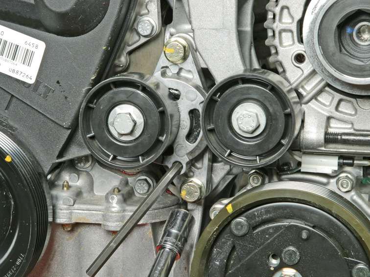 Замена ремня привода вспомогательных агрегатов двигателя 1,6 (16v)рено логан, сандеро | renault | руководство renault