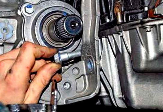 Замена коробки передач (двигатель k4m) renault duster с фото