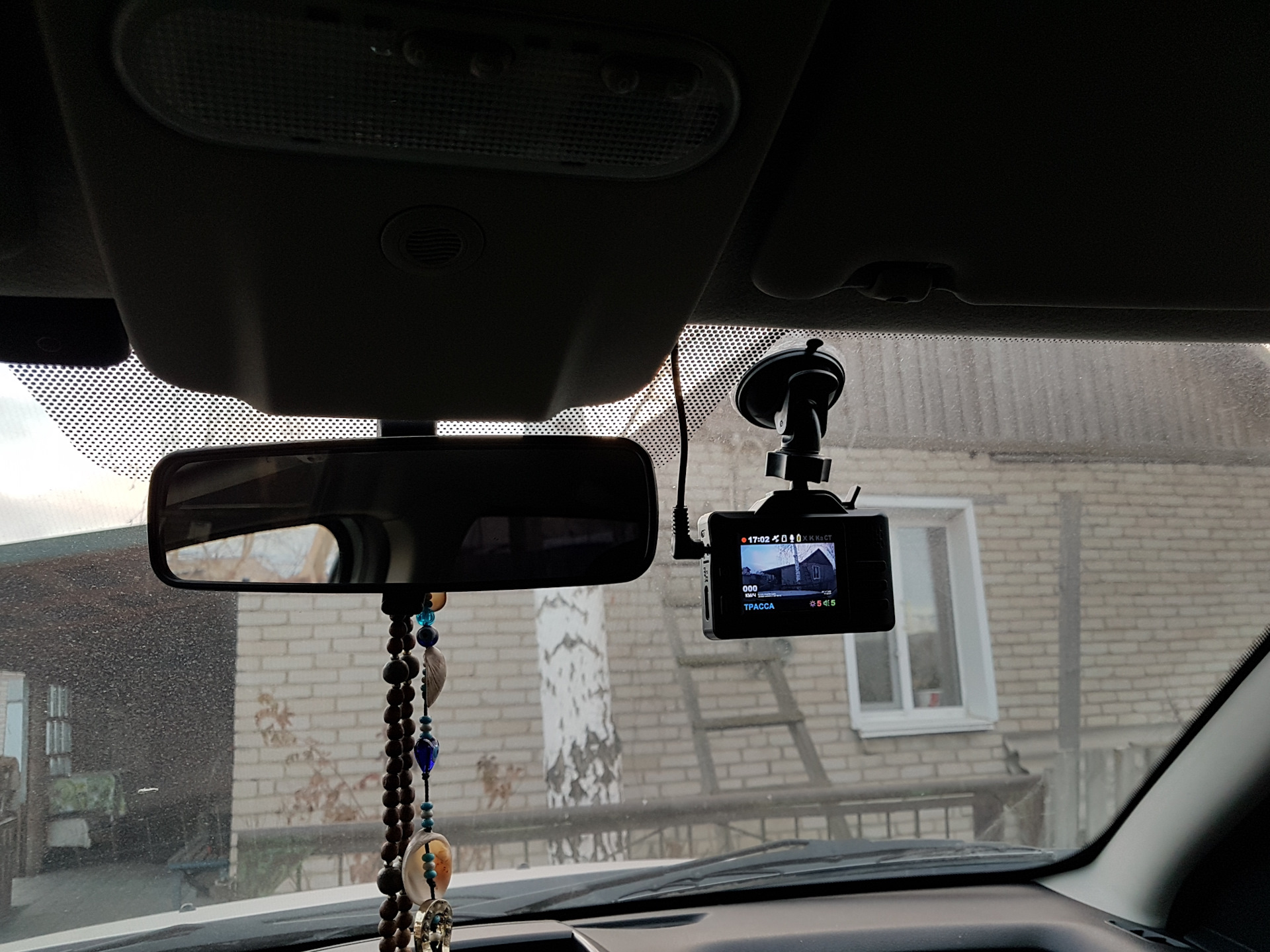 Видеорегистратор с установкой в автомобиль: перечисление правил и рекомендации