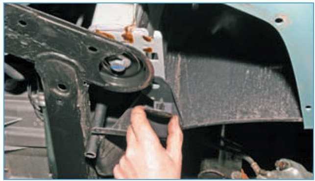 Renault sandero stepway демонтаж брызговиков и подкрылков передних колес