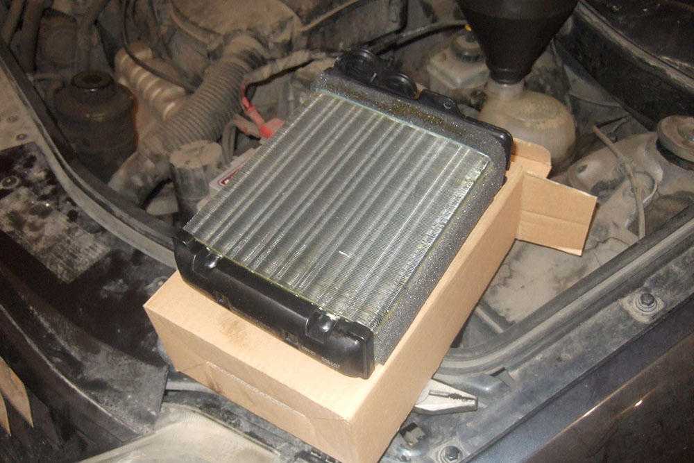 Замена радиатора отопителя (печки) Рено Логан Сандеро (Renault Sandero Logan): пошаговая инструкция