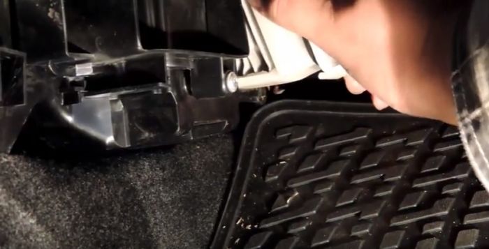 Как заменить салонный фильтр на рено дастер своими руками