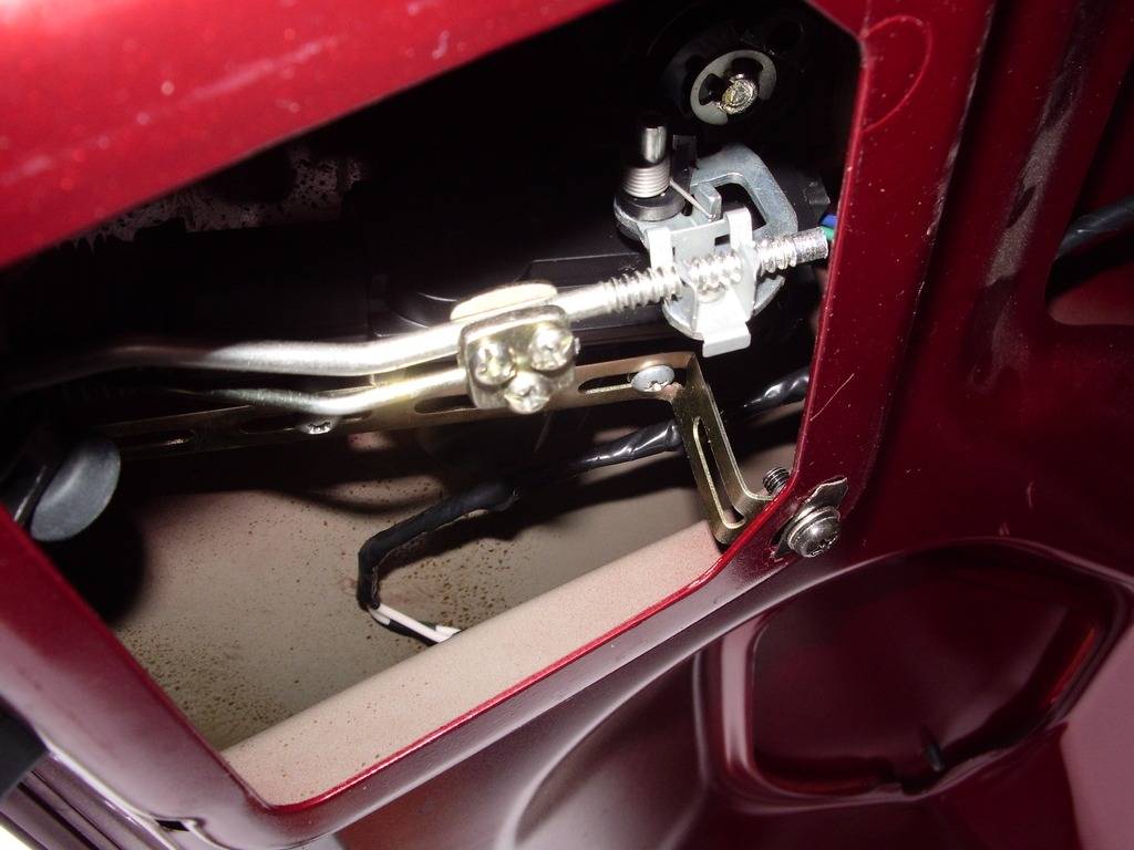 Электропривод багажника (замка, двери, крышки): выбор электрозамка и установка своими руками