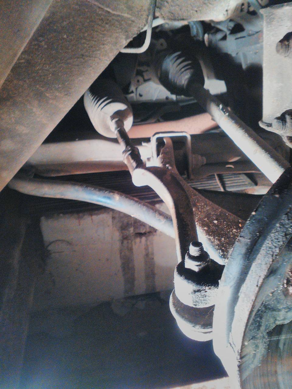 Снятие и установка рулевой тяги Рено Логан, Сандеро (Renault Sandero, Logan): пошаговая инструкция