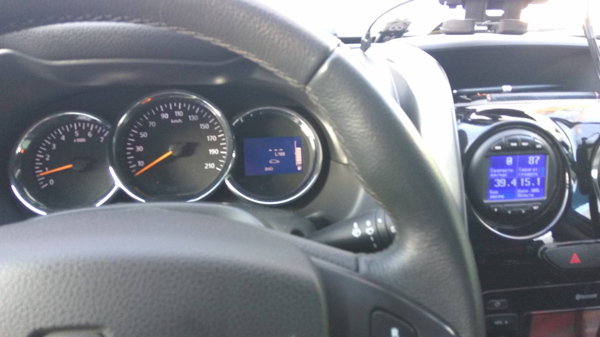 Бортовой компьютер multitronics (мультитроникс) cl-590 - штатная установка вместо воздуховода в renault (sandero, logan, duster), nissan almera, lada (granta, largus), газель next и другие авто, цветной дисплей, usb-порт, 32-разрядный процессор