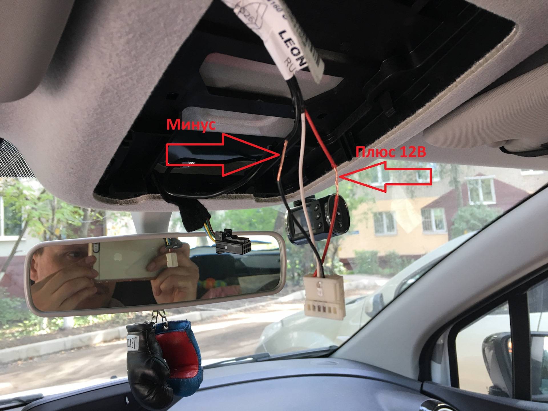 Как подключить видеорегистратор в машине: без прикуривателя и к плафону освещения
