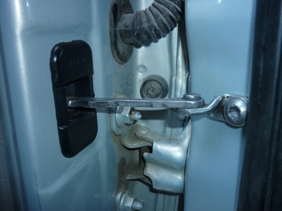Замена ограничителя открывания передней двери renault duster