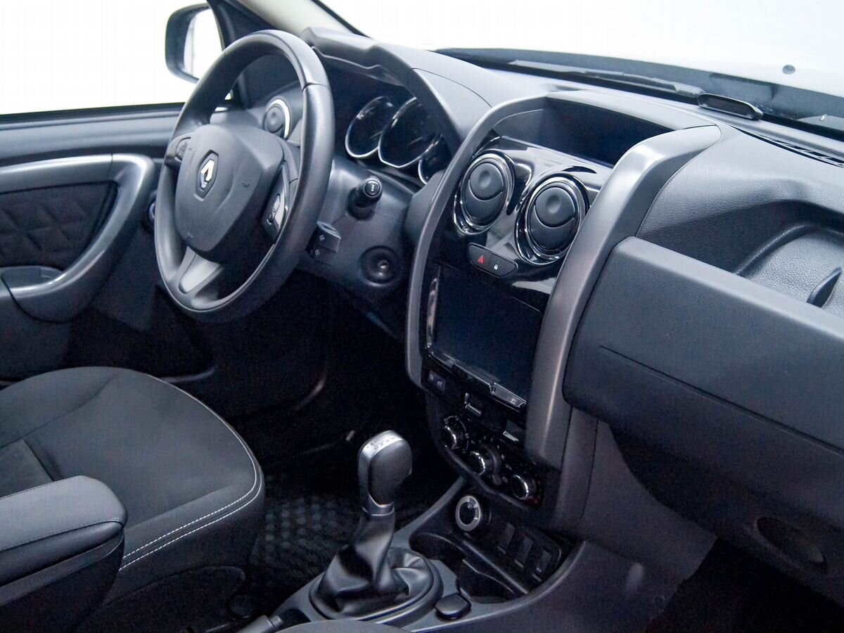 Рено дастер 2.0 видео. Duster Luxe Privilege. Торпеда Рено Дастер 2019. Рено Дастер 2019 салон. Renault Duster 2012 2.0.