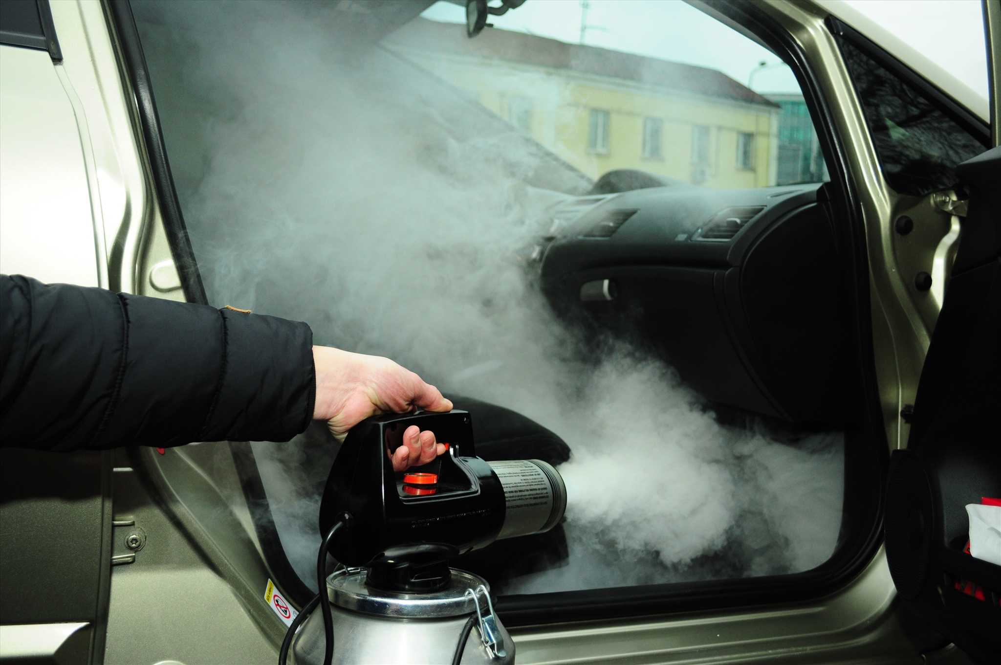 Почему плохо пахнет в автомобиле и что с этим делать?