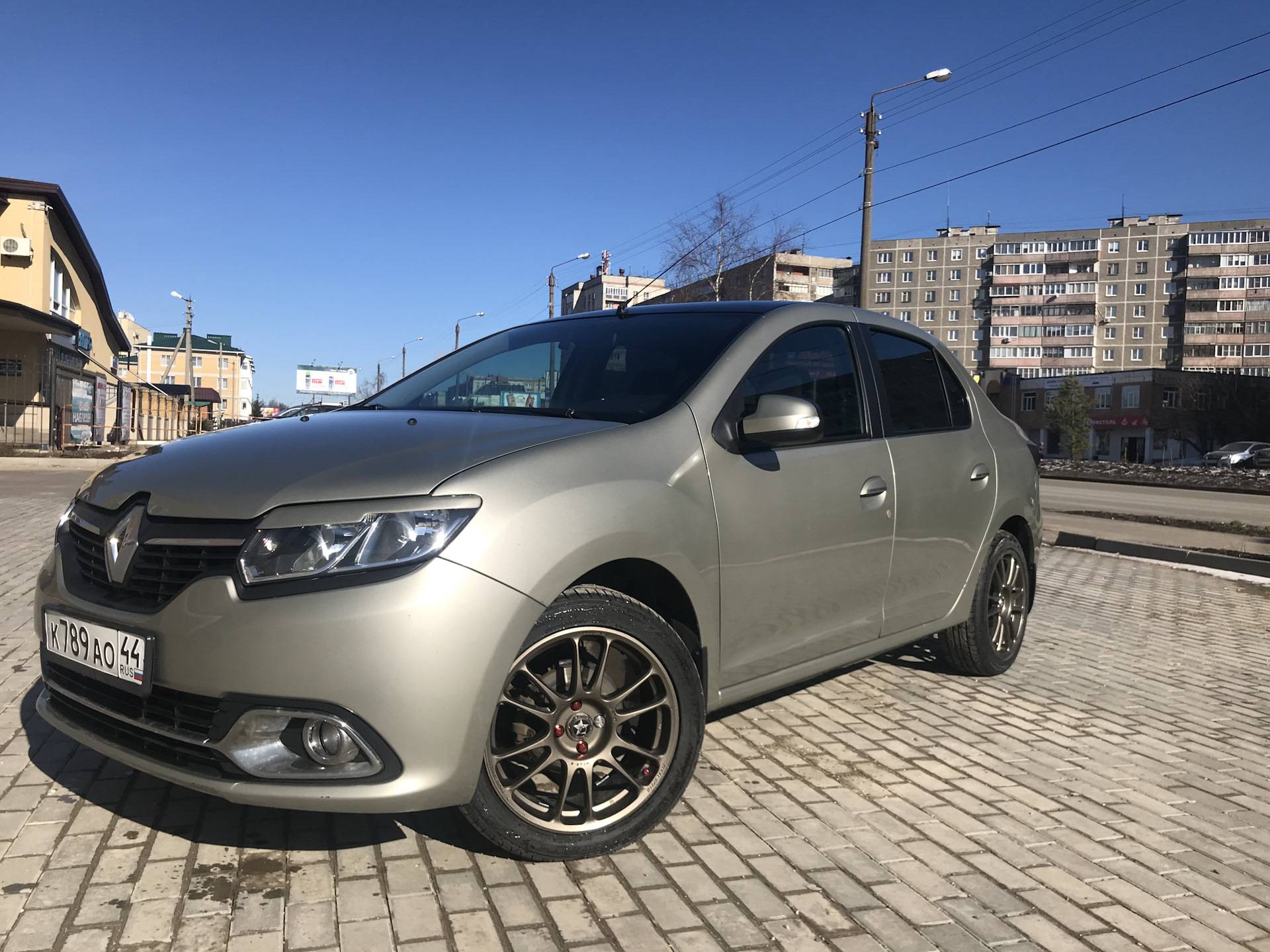 Стоит ли брать renault logan с пробегом? опытные владельцы перечислили важные достоинства и болячки модели