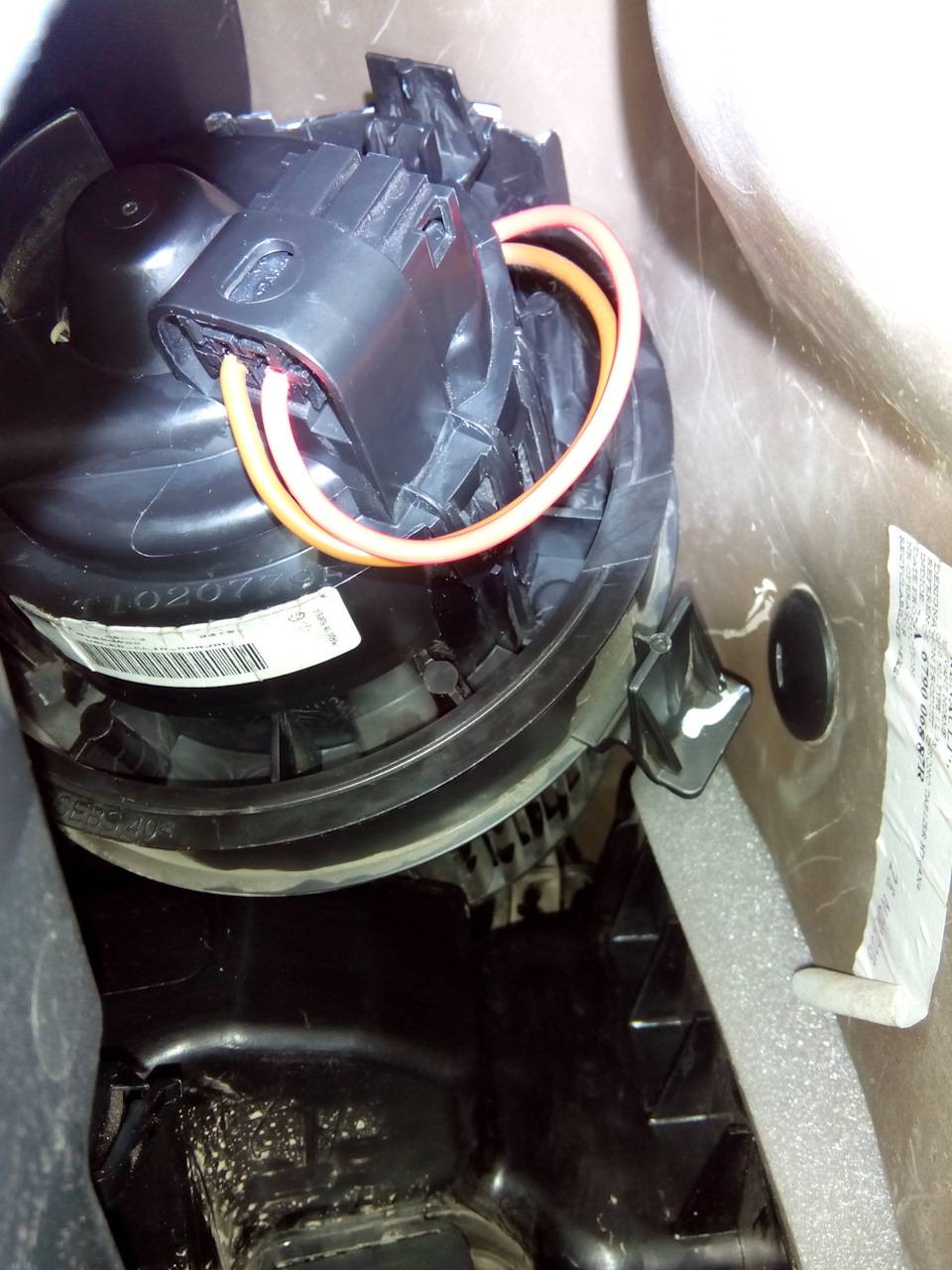 Рено дастер не работает вентилятор печки 1 2 3 скоростях