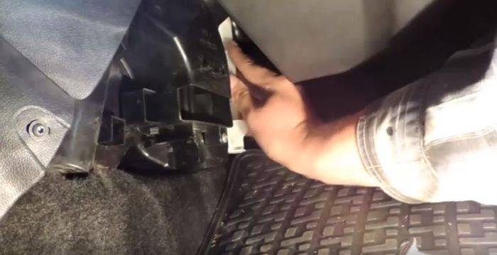 Замена салонного фильтра на рено дастер своими руками