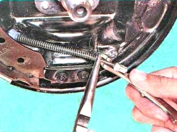 Регулировка ручного тормоза на рено дастер
