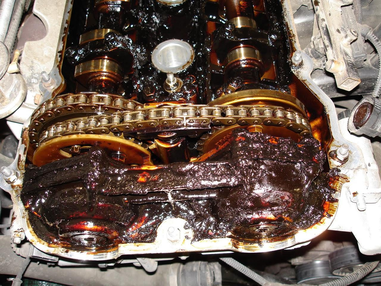 Когда лучше менять масло в двигателе - почему нужно ориентироваться на моточасы | autozona54