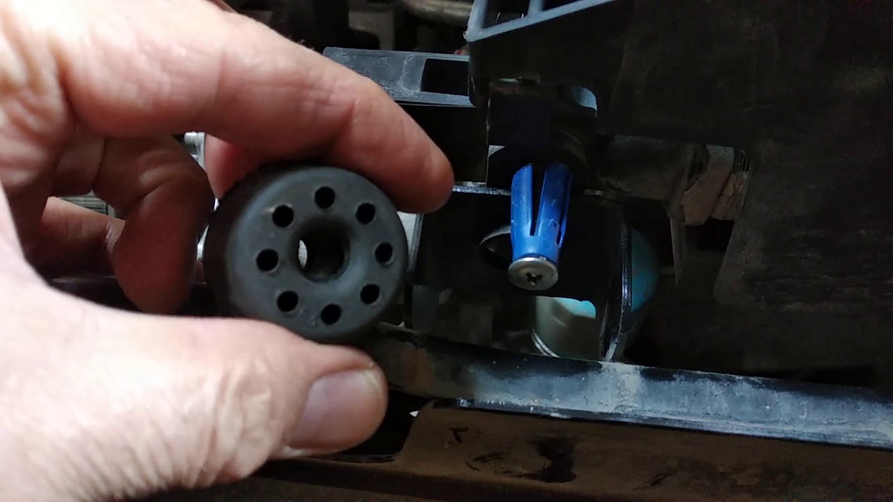 Как крепится радиатор на рено дастер