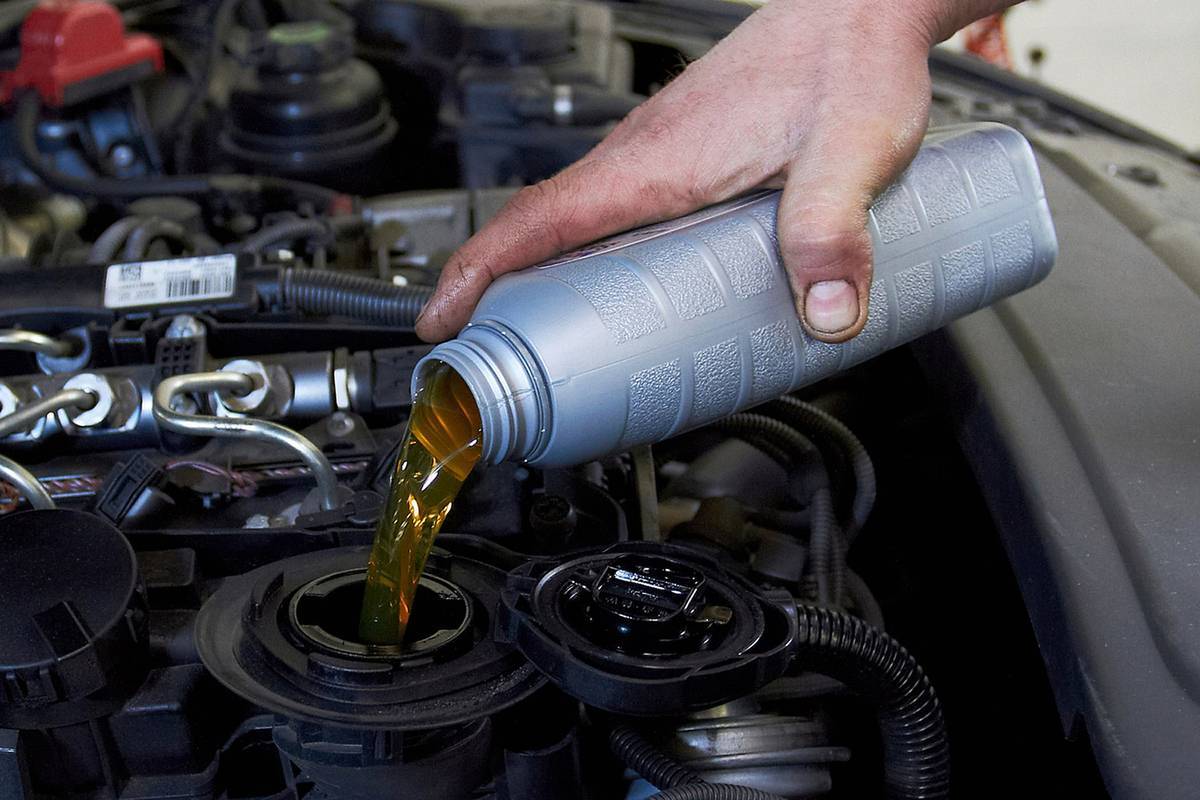 Через сколько нужно менять масло в двигателе? подбор идеального цикла замены