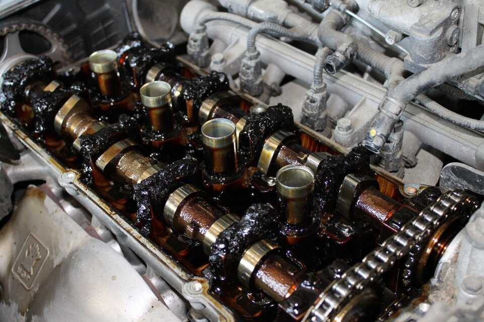 Как часто менять масло в двигателе, когда нужно менять масло в двигателе