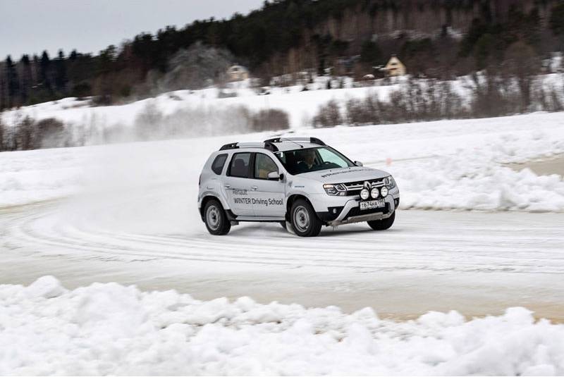 Renault winter driving school: снег и лед нам не страшны