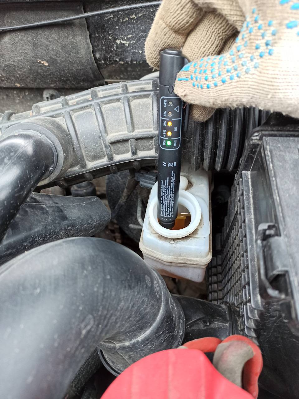 Тормозная жидкость рено дастер 1 6 - сколько тормозной жидкости необходимо для частичной и полной замены - мой duster