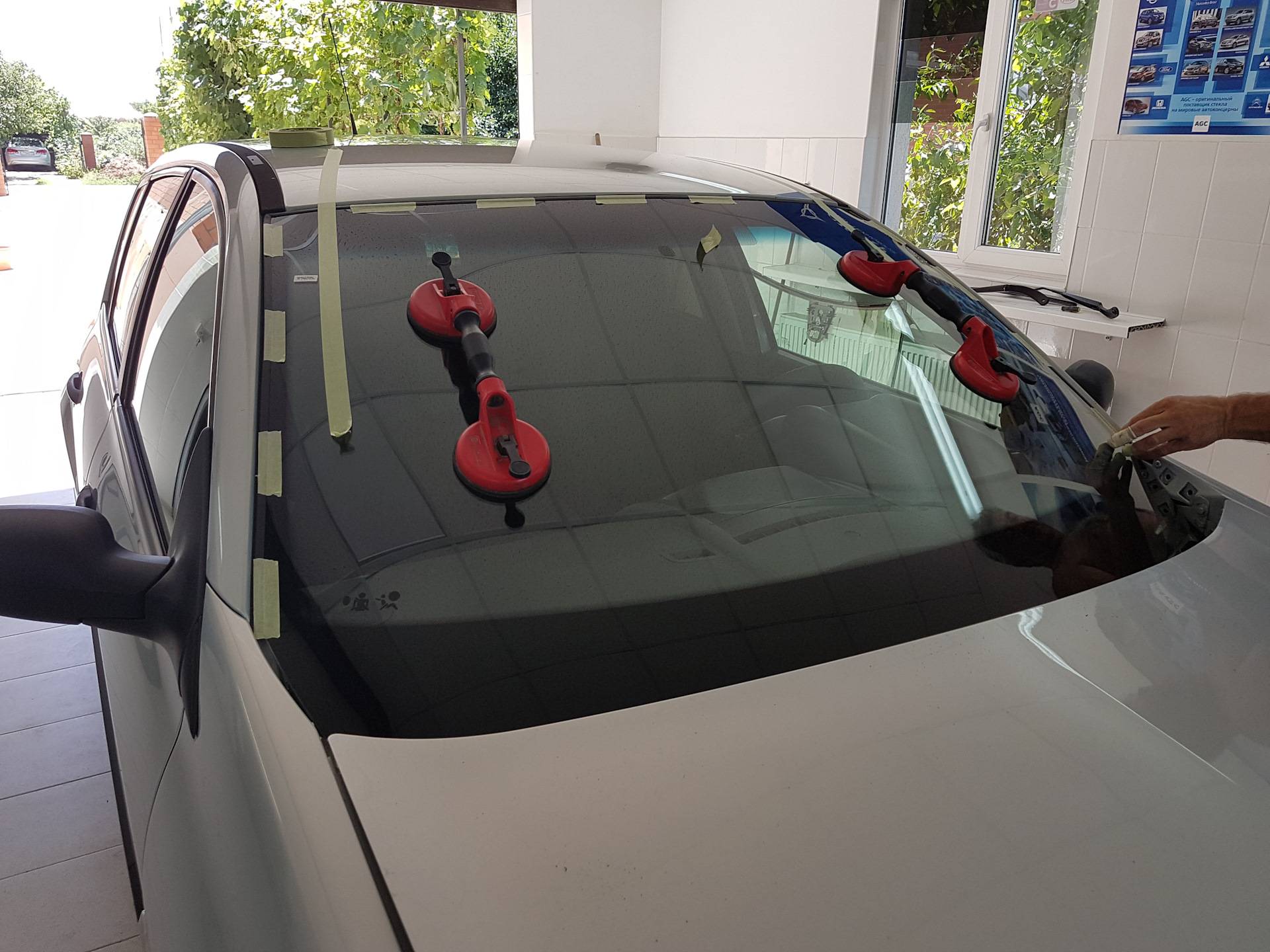 Как поменять стекло на автомобиле своими руками - пошаговая инструкция
