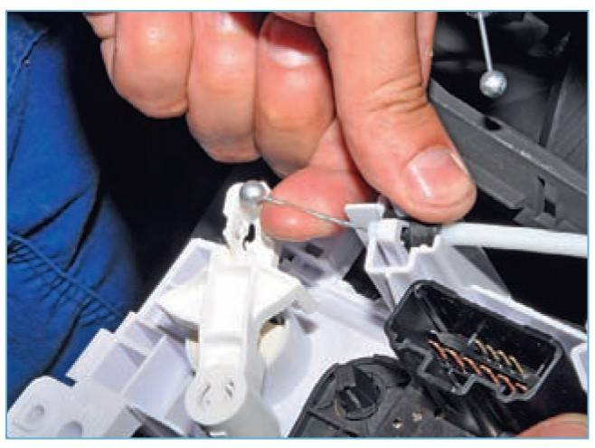 Renault logan снять замена ремонт блок регуляторов переключателей управления вентиляцией, отоплением и кондиционированием рено логан