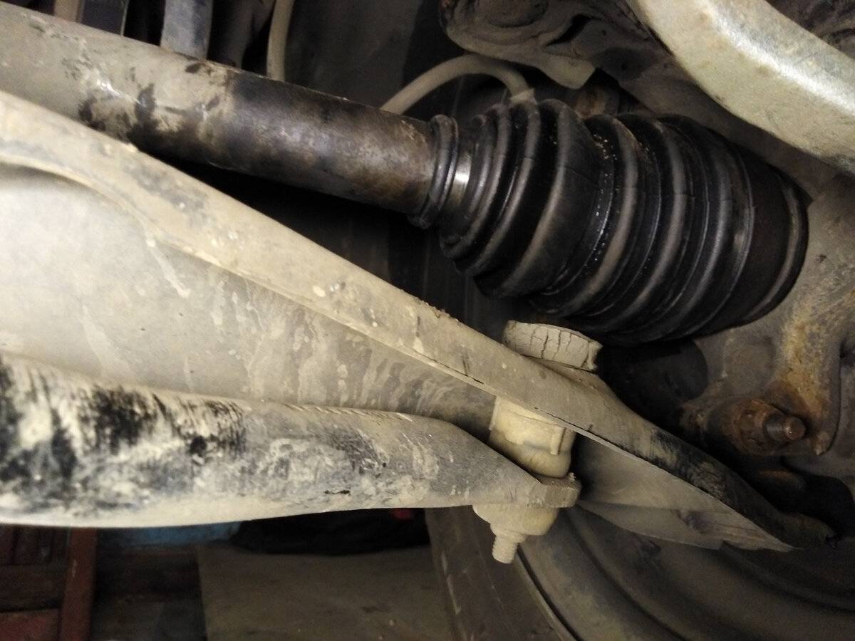 Замена пыльника внутреннего шарнира RC 462 (правого колеса) Рено Логан: пошаговая инструкция