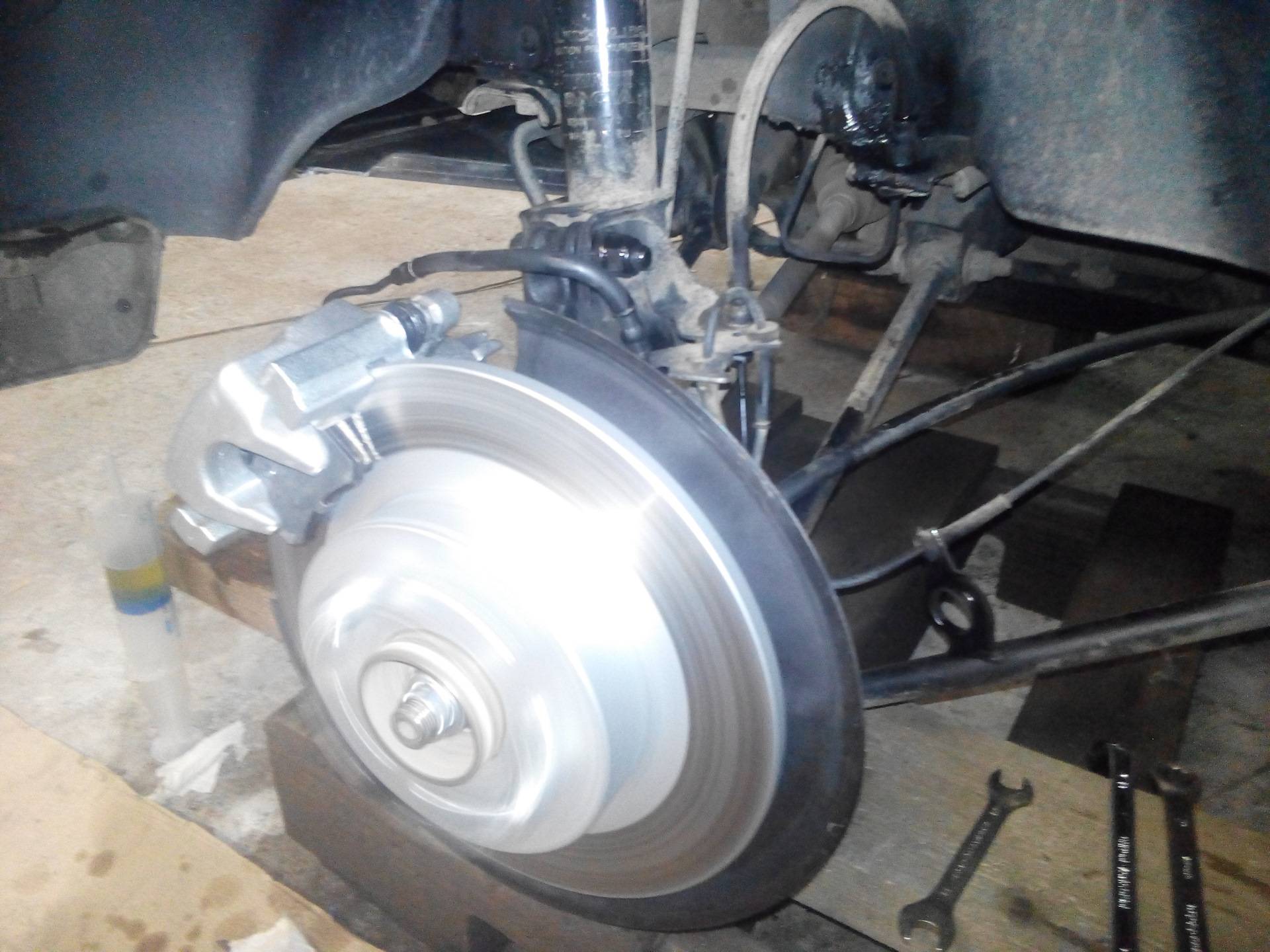 Замена колодок тормозных механизмов задних колес renault duster