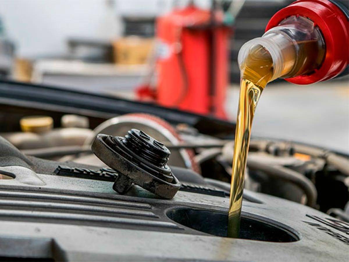 Замена масла в двигателе: когда и как менять масло