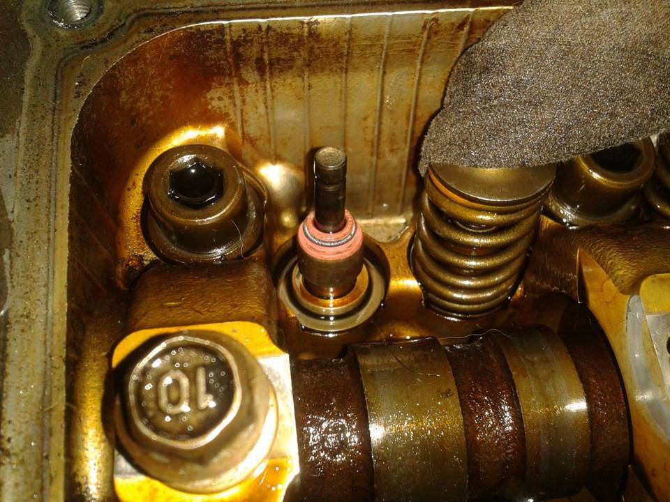 Замена маслосъемных колпачков двигателя авто – признаки износа и советы – avtotachki