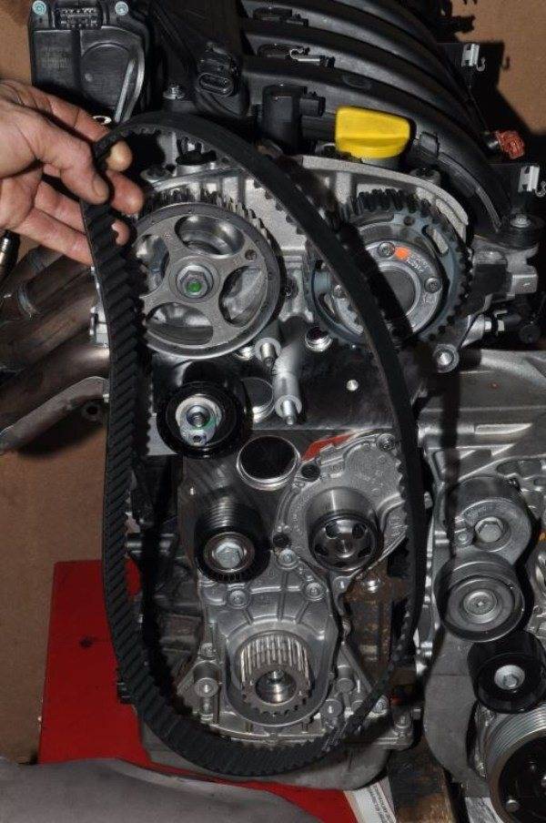 Renault duster двигатель 2.0 замена ремня привода дополнительных агрегатов