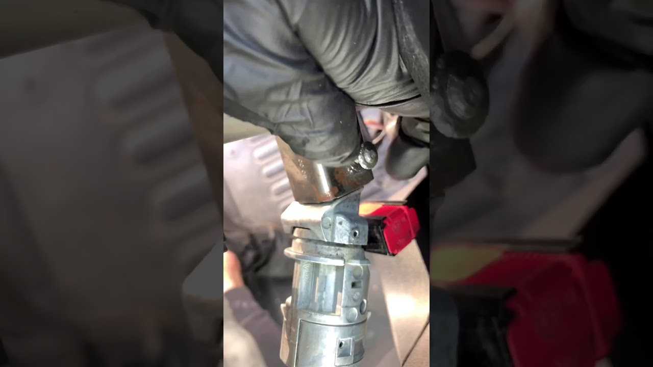 Renault duster замена катушки иммобилайзера и контактной группы выключателя зажигания рено дастер (видео)