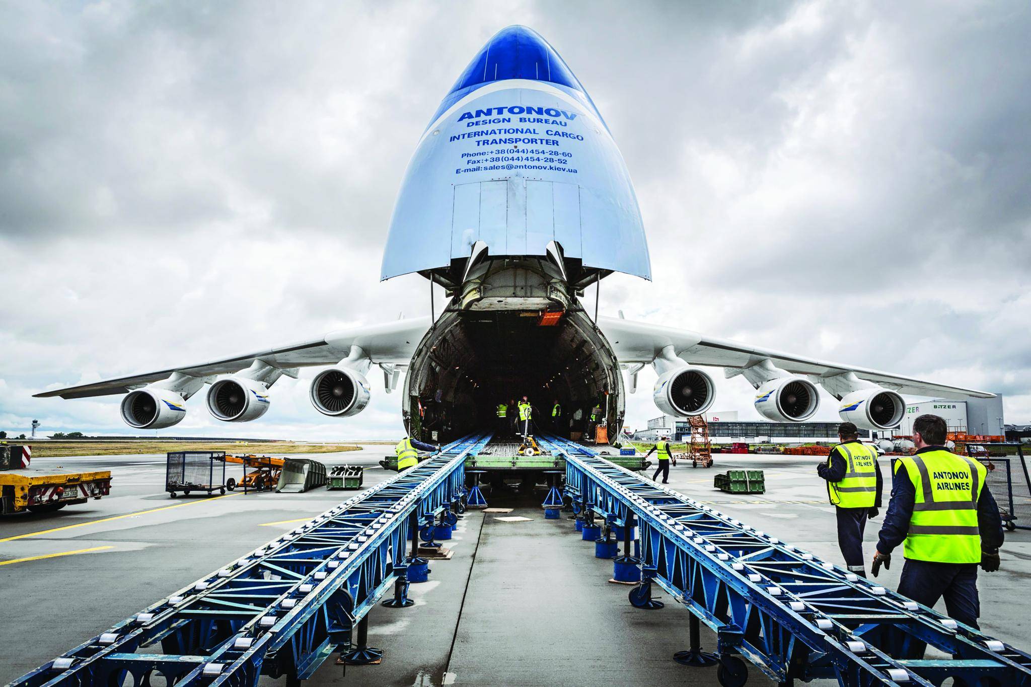 Перевозки грузов морем и авиаперевозки по Казахстану