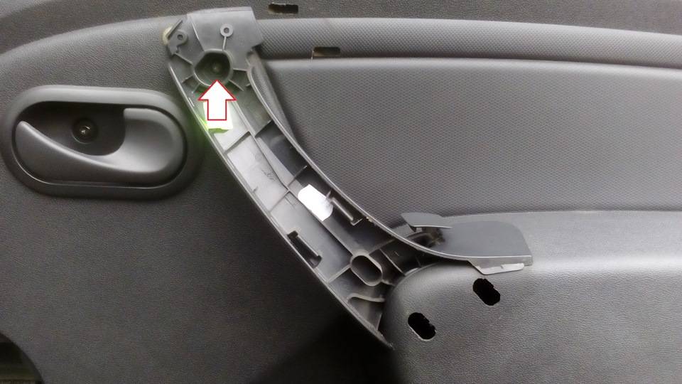 Как снять обшивку двери рено сандеро: особенности снятия с передних и задних дверей - автозапчасти для иномарок, ремонт авто