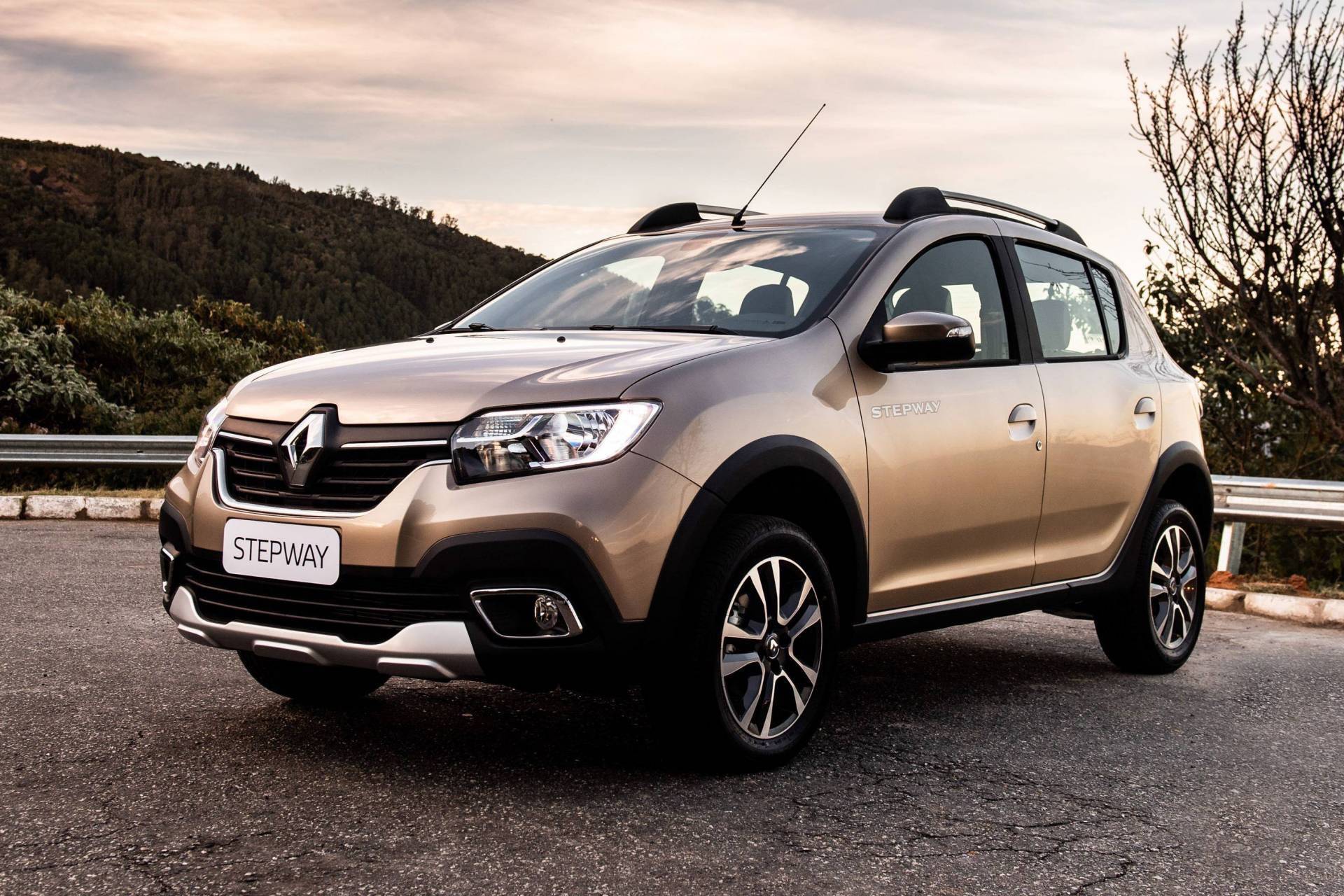Комплектации нового кузова renault logan stepway 2019