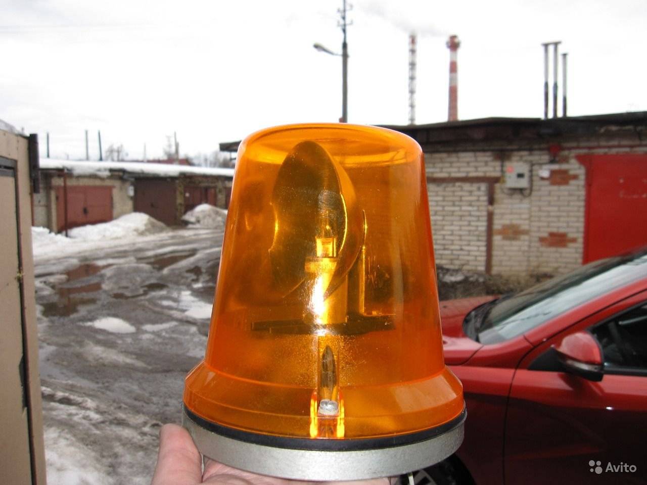Использование желтого и оранжевого проблескового маячка аварийным комиссаром