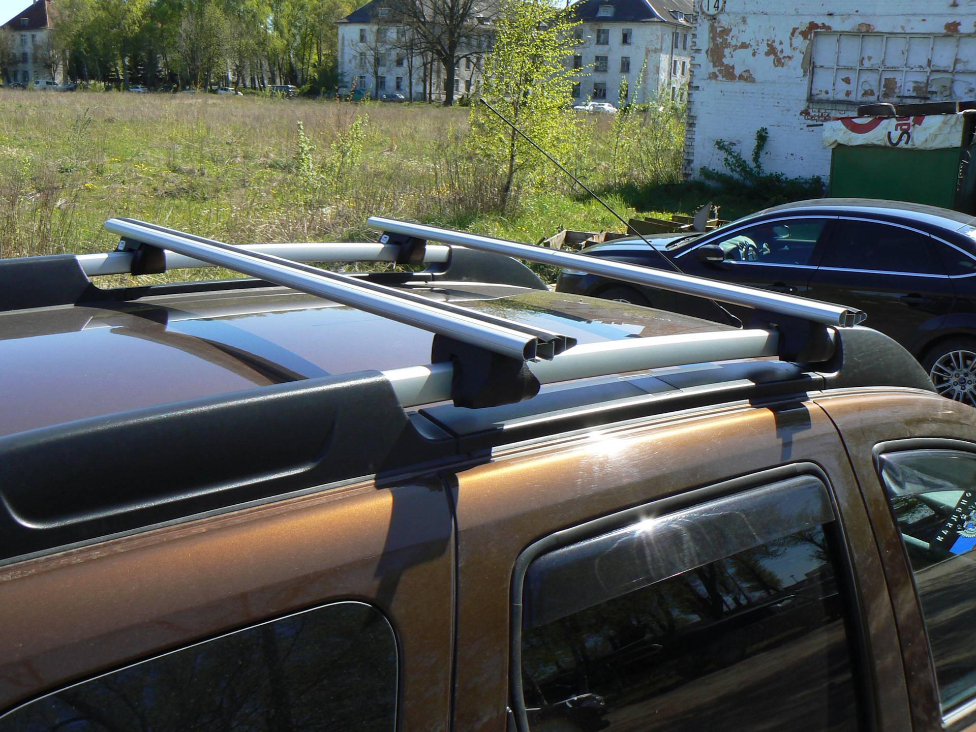 Багажник рено дастер: внутренний и на крышу, объем, установка рейлингов