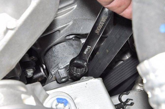 Renault duster   проверка состояния и замена ремня привода газораспределительного механизма рено дастер